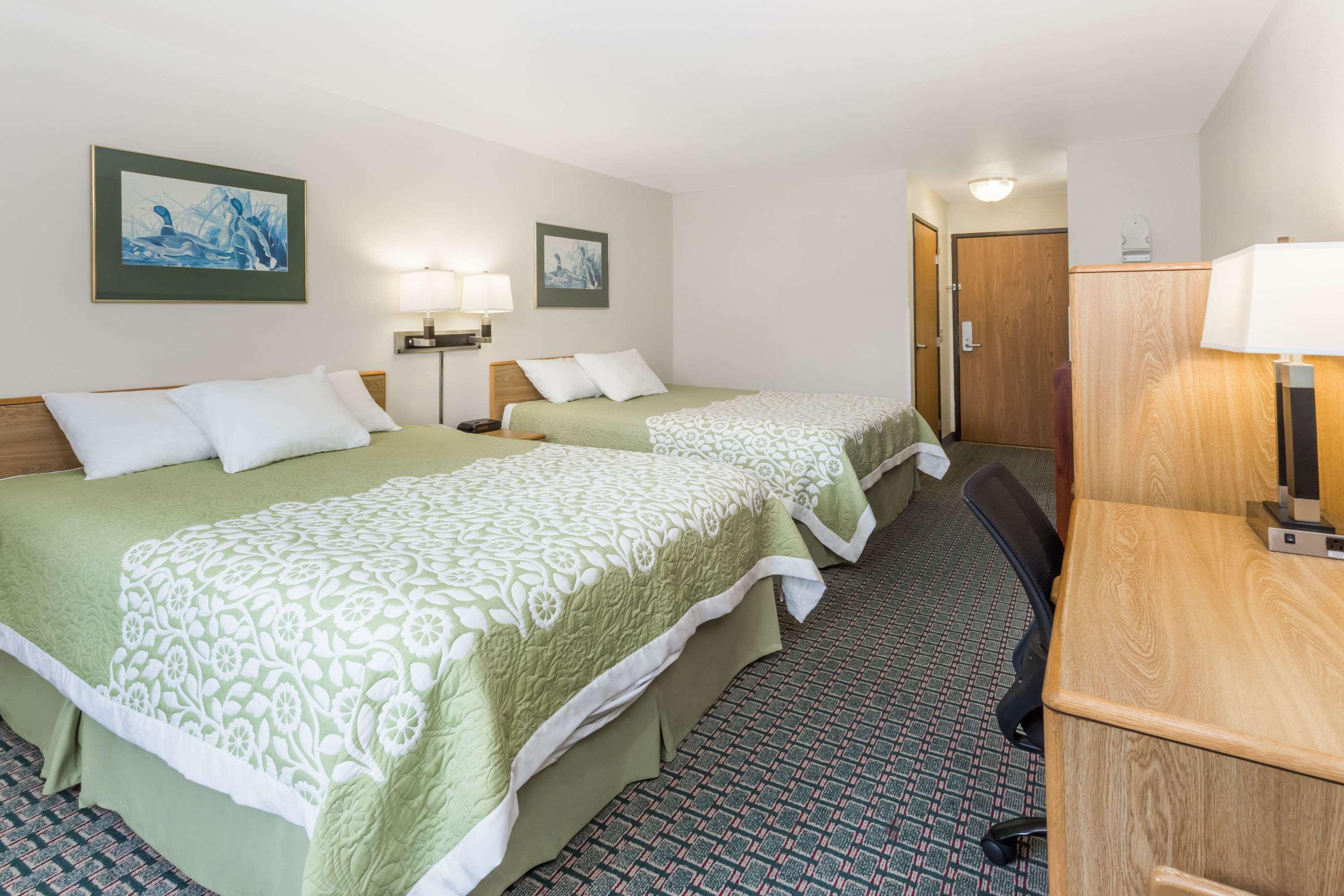 Days Inn By Wyndham Stoughton Wi. Kültér fotó