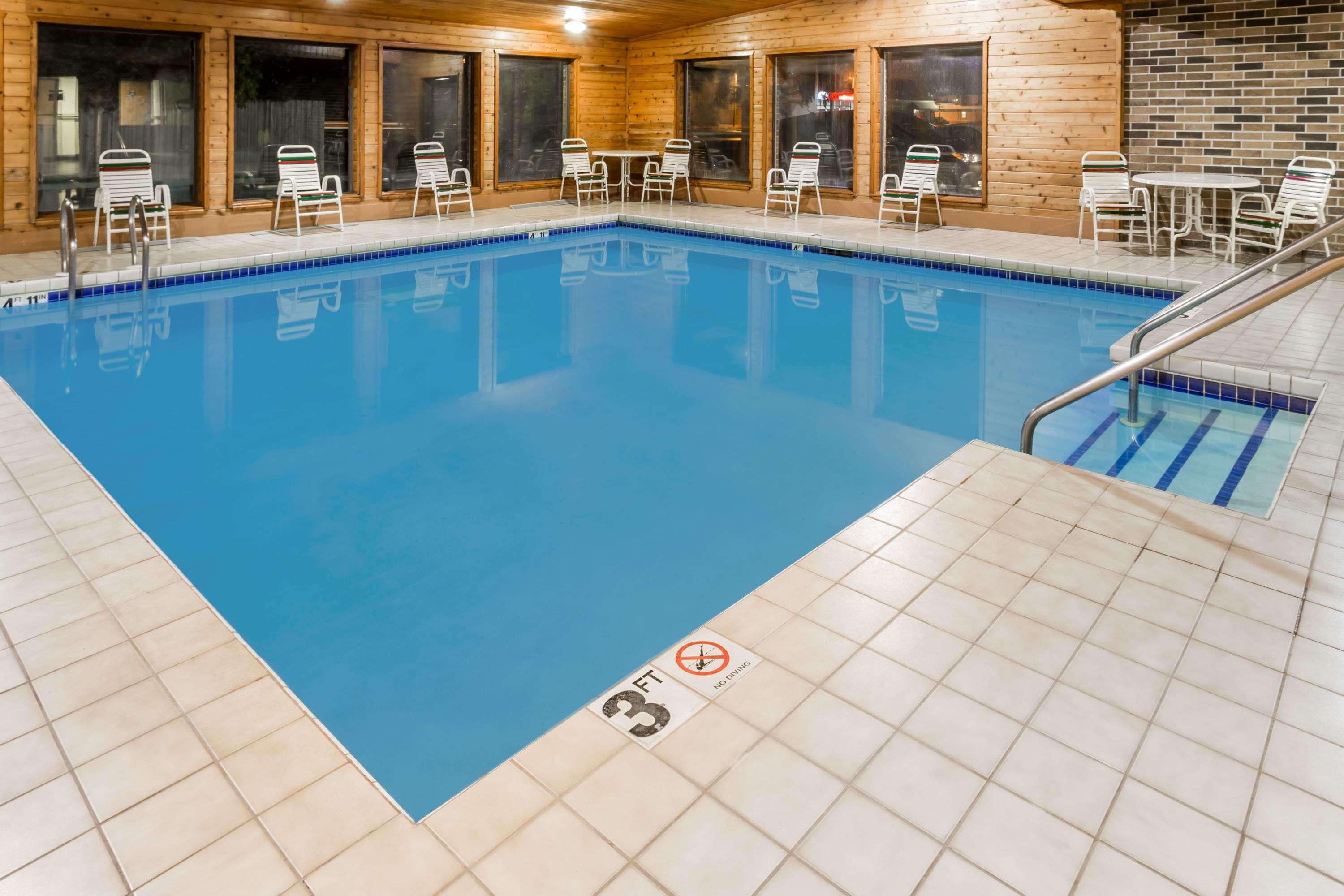 Days Inn By Wyndham Stoughton Wi. Kültér fotó