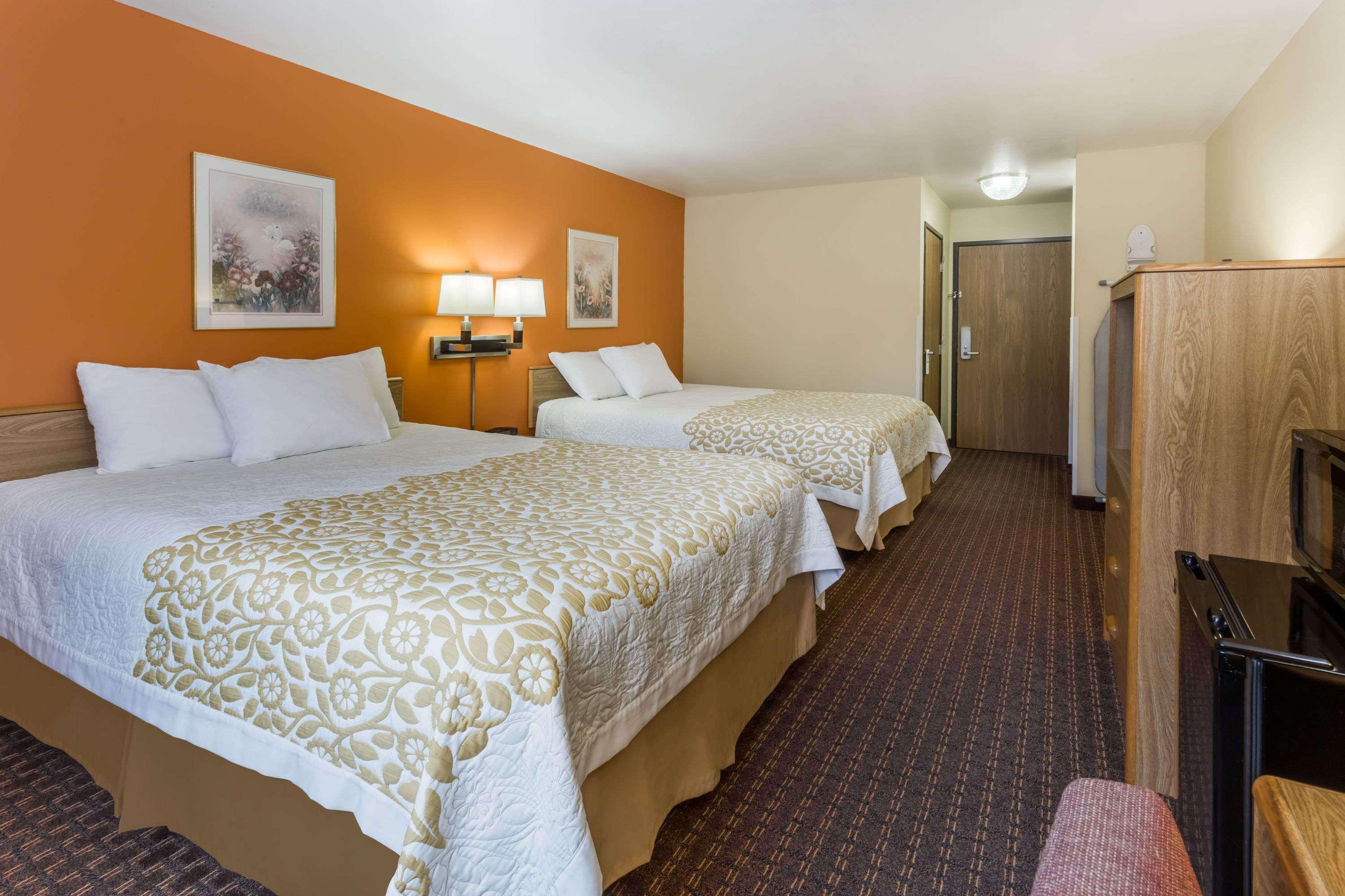 Days Inn By Wyndham Stoughton Wi. Kültér fotó
