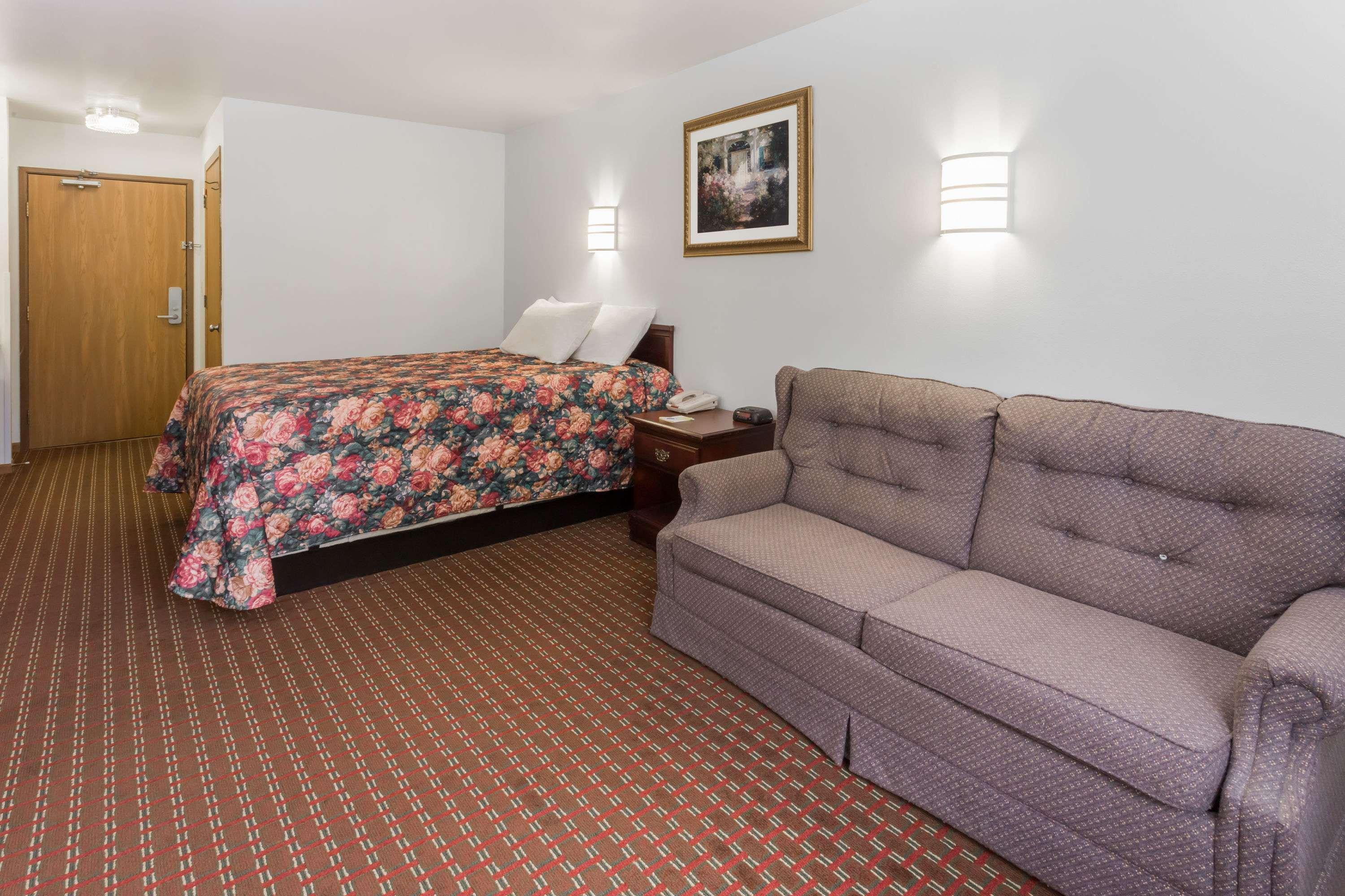 Days Inn By Wyndham Stoughton Wi. Kültér fotó