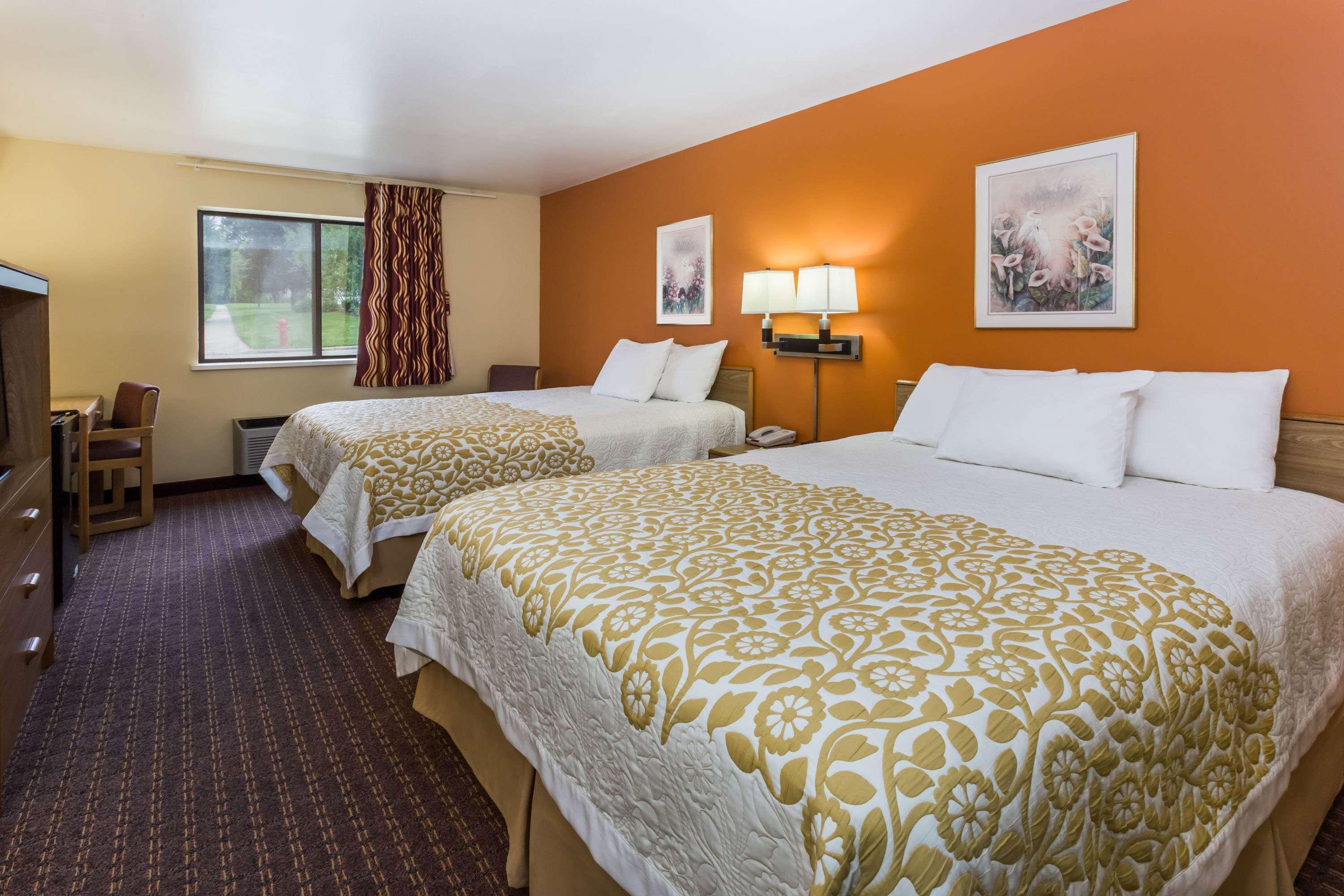 Days Inn By Wyndham Stoughton Wi. Kültér fotó