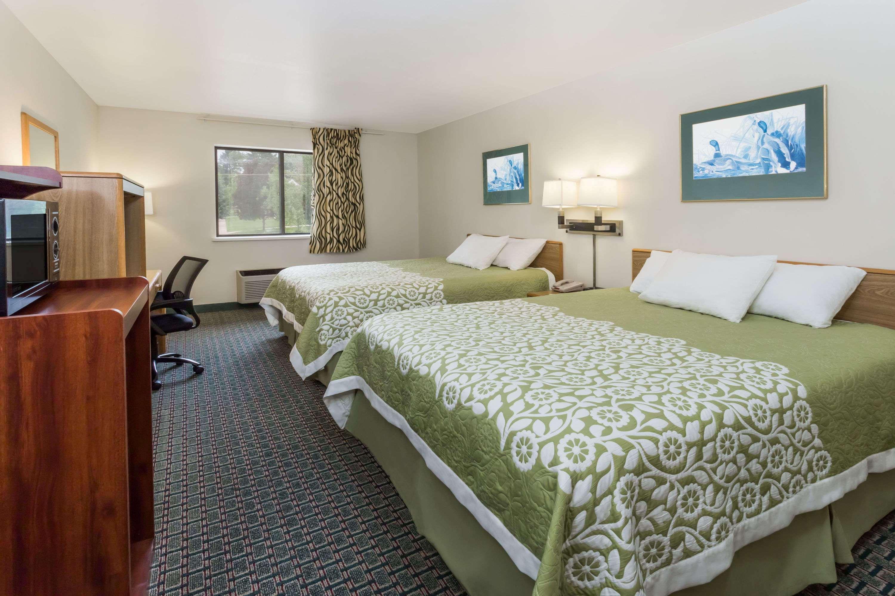 Days Inn By Wyndham Stoughton Wi. Kültér fotó